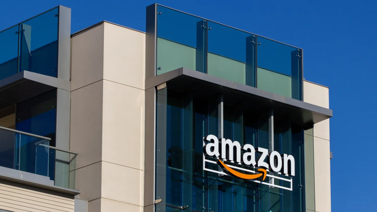 Amazon enfrenta el desafío de supervisar su IA mientras reduce personal humano