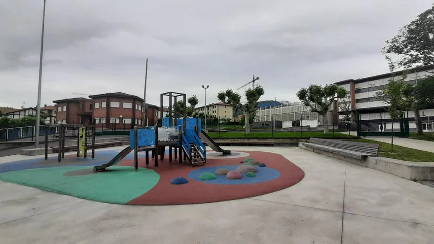 Amurrio transforma su espacio público con un parque infantil inclusivo en Mendiko