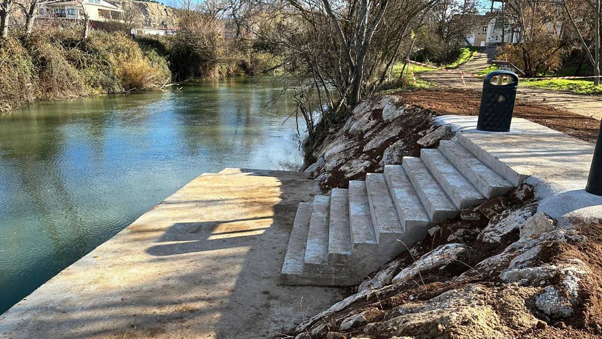 Andosilla impulsa el turismo con su nuevo embarcadero para kayak y piragua