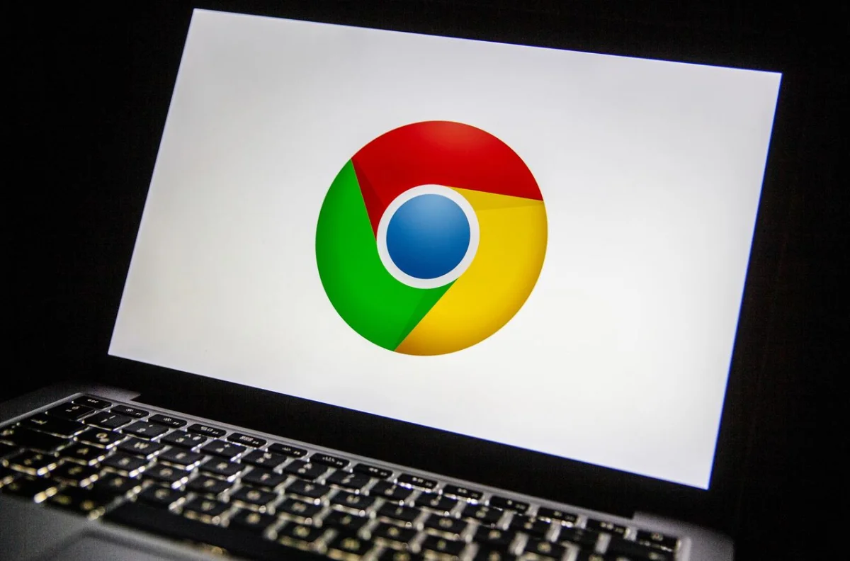 Chrome instala un modelo de IA de 4 GB en PCs sin permiso, complicando el control del usuario.