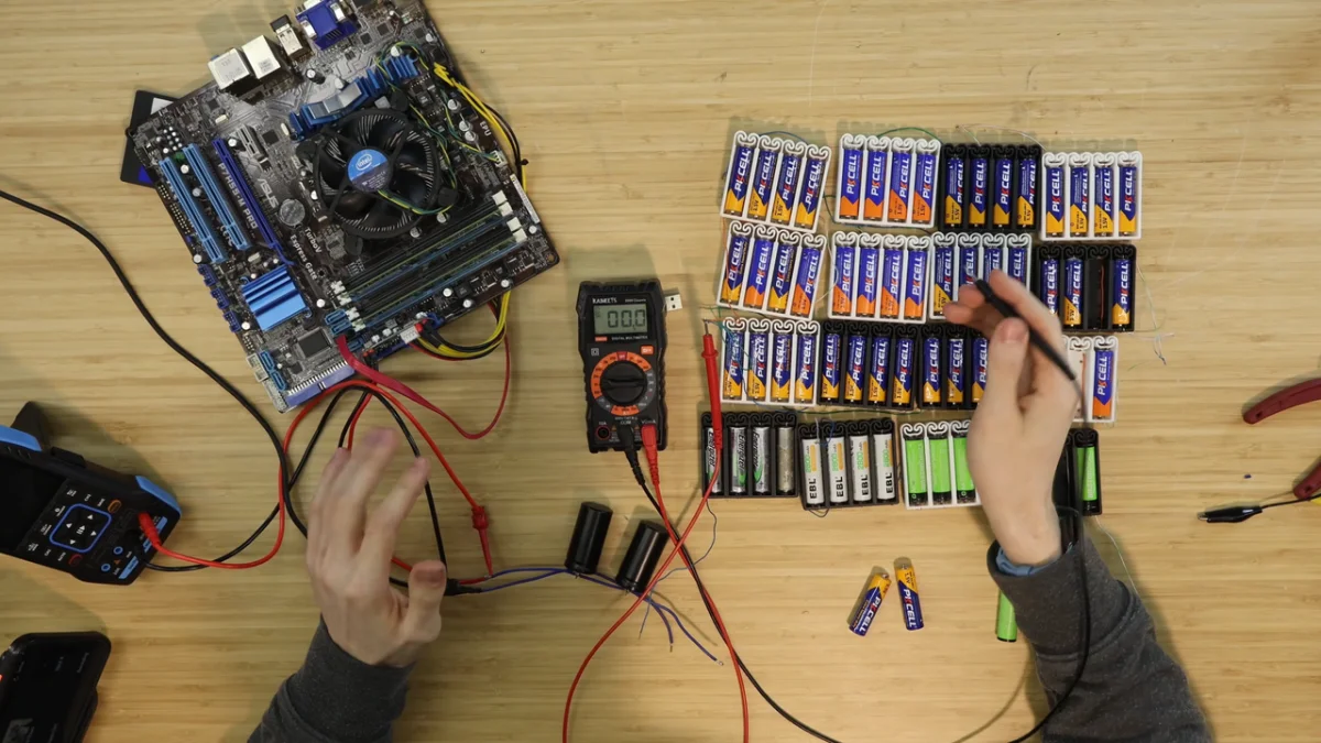 El segundo experimento revela la ineficacia de las pilas AA para PCs de gaming