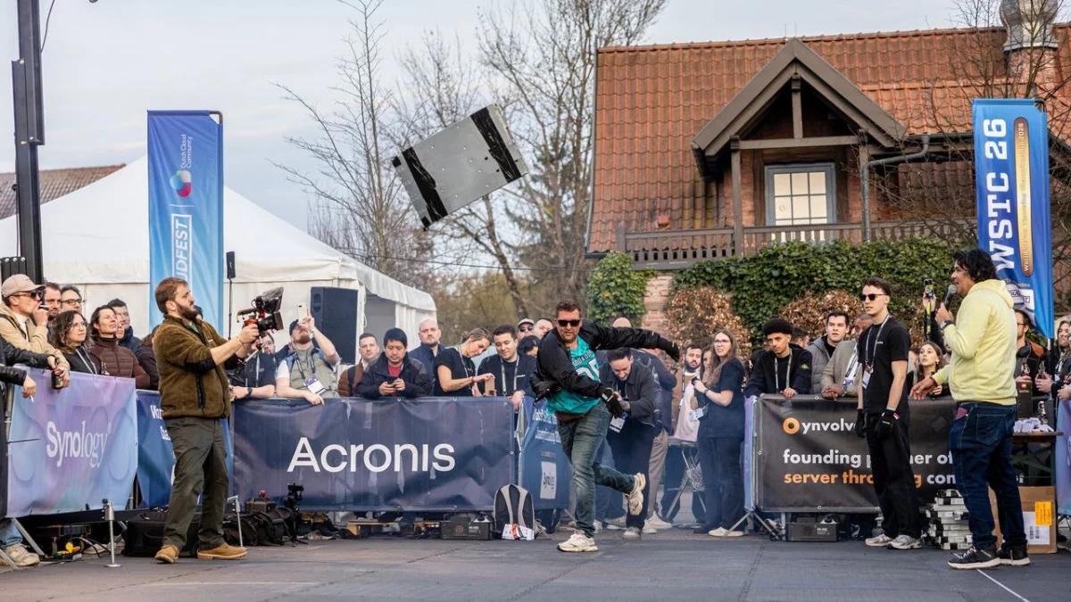 Expertos en TI desafían los límites al lanzar racks de servidores como deporte extremo