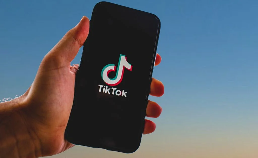 La advertencia de los reguladores europeos podría costarle caro a TikTok por su diseño adictivo