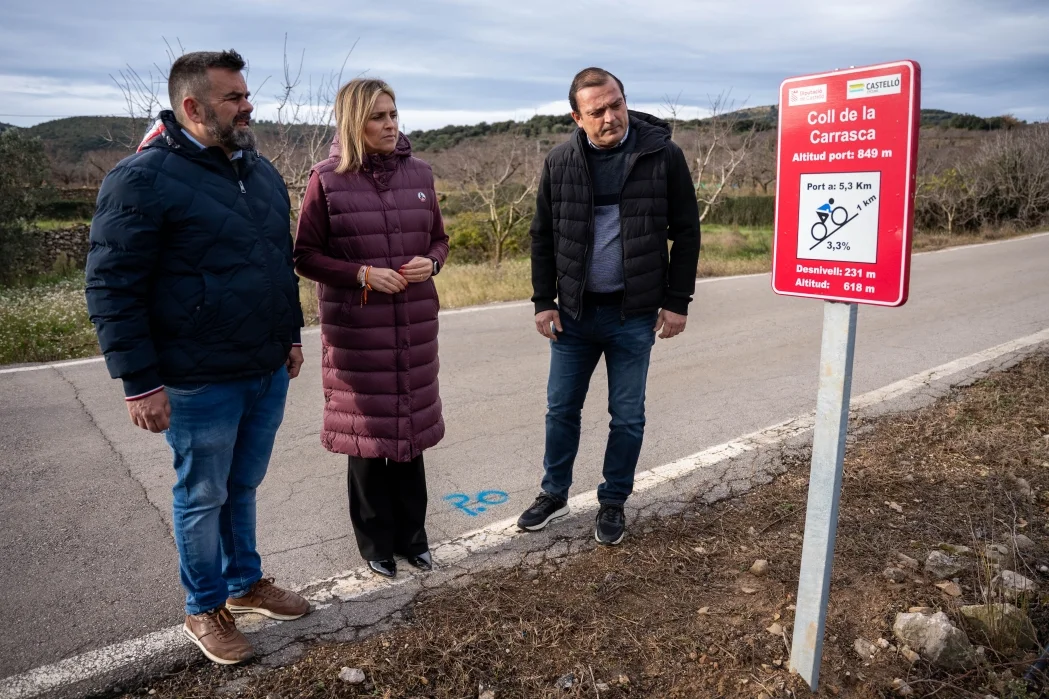 La nueva red de señales inteligentes transforma la seguridad ciclista en 40 puertos de montaña