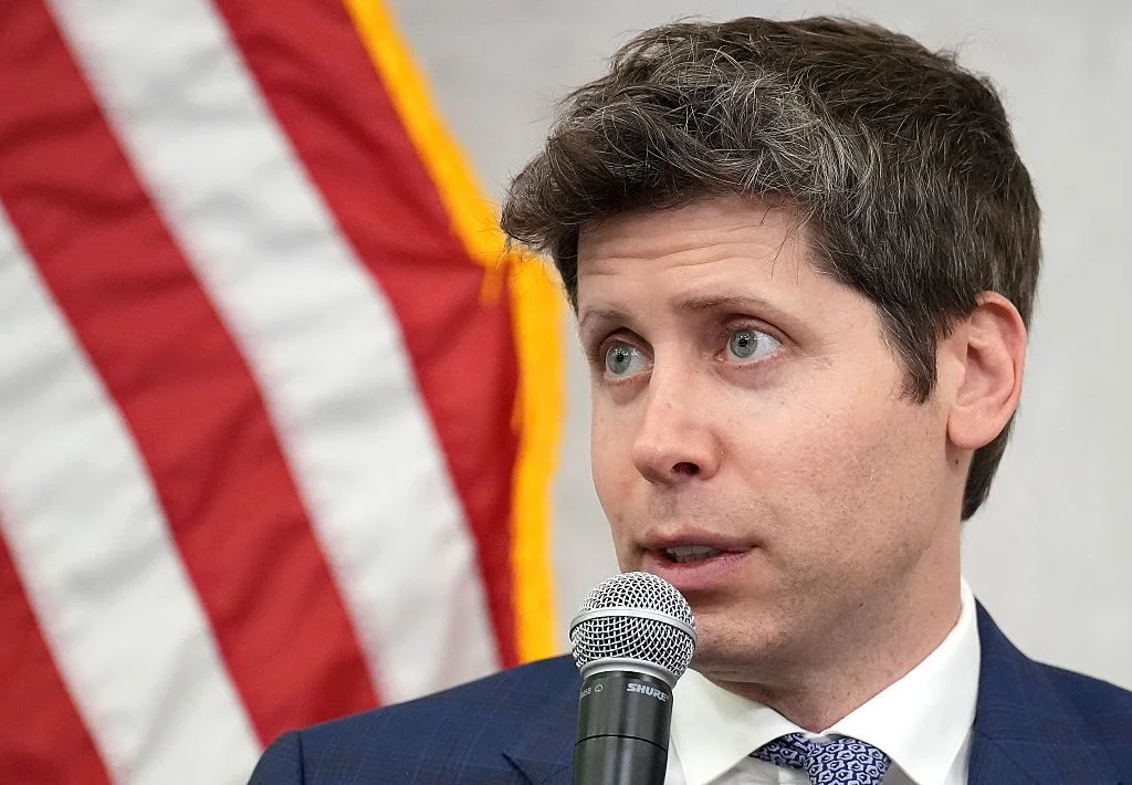 La respuesta de Sam Altman a Anthropic aumenta la desconfianza en la IA publicitaria