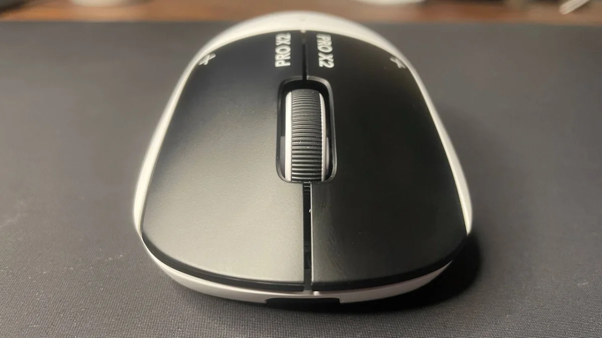 Logitech lanza un ratón innovador que desafía a la Superlight 2 en el mercado competitivo