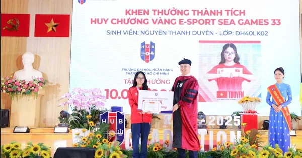 Nguyen Thanh Duyen, una estudiante que ganó el campeonato de deportes electrónicos en los 33º Juegos del Sudeste Asiático, recibió una gran recompensa. - Vietnam.vn