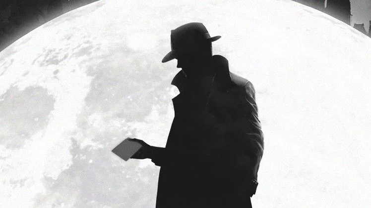 Obsidian Moon mezcla el terror cósmico con la vida de detective en un intrigante juego de mesa