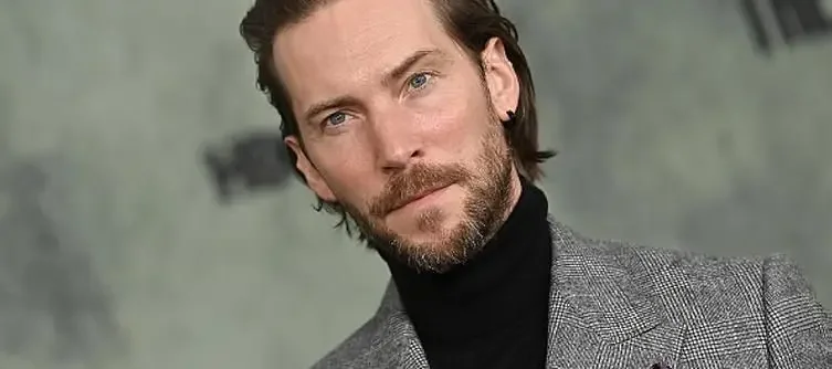 Troy Baker advierte sobre el impacto de la IA en la creación artística actual.